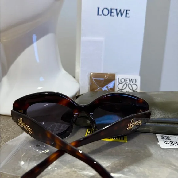 Used Loewe Women's Dark Tortoise Sunglasses LW501531 - Picture 5 of 7